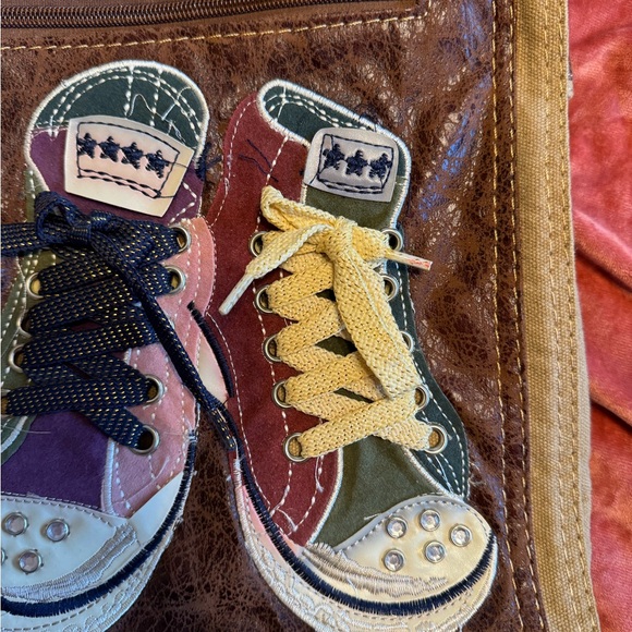 Vintage/Unique shoulder bag/crossbody satchel with sneakers detailing - Picture 4 of 9
